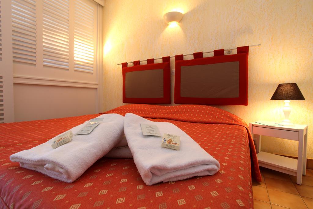 Studio - Vue sur Piscine (2 Adultes + 2 Enfants)